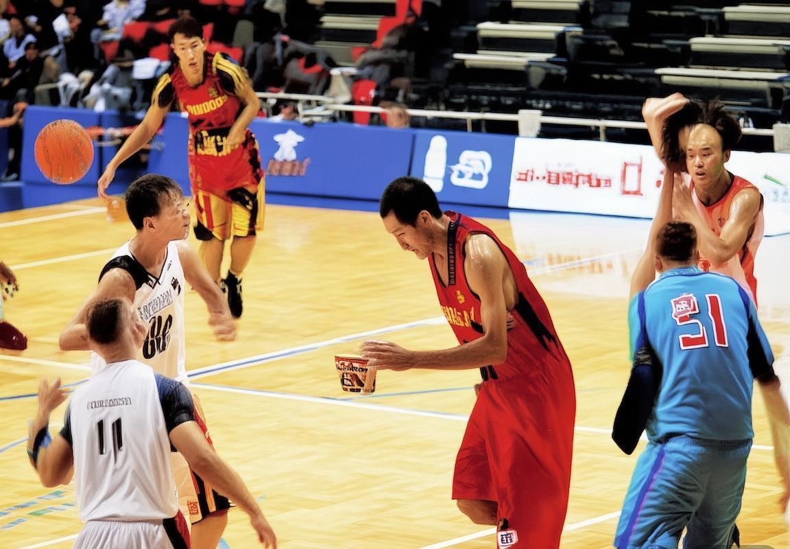 2019 CBA广东队VS八一队巅峰对决：精彩瞬间与历史回顾(图3)